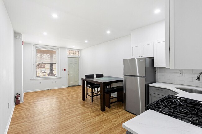 4047 N Broad St, Unit 1st Fl in Philadelphia, PA - Foto de edificio - Building Photo