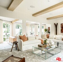 9161 Hazen Dr in Beverly Hills, CA - Building Photo - Building Photo