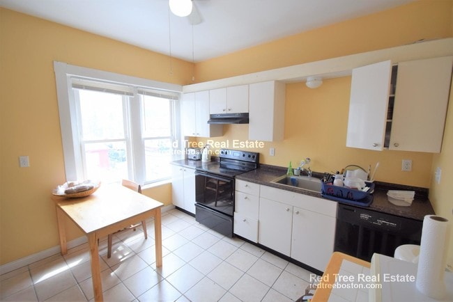 76 Easton St, Unit 4 in Boston, MA - Foto de edificio - Building Photo