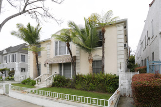 221 S Elm Dr in Beverly Hills, CA - Building Photo - Building Photo