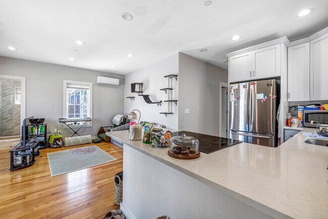 property at 8 W Bellflower St