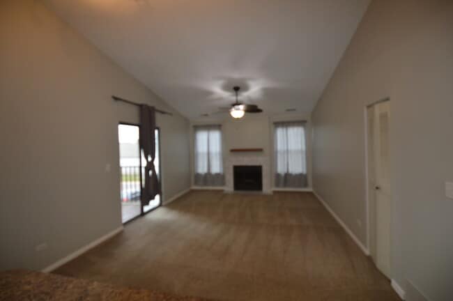 2048 N Rand Rd in Palatine, IL - Building Photo - Building Photo