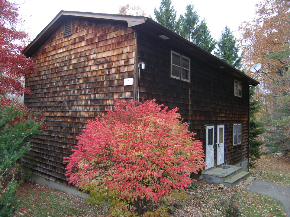 263-271 Bullet Hole Rd in Patterson, NY - Foto de edificio