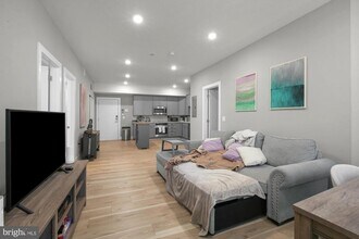 2621 W Jefferson St in Philadelphia, PA - Building Photo - Building Photo