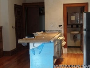 849 Beacon St, Unit 2 in Boston, MA - Foto de edificio - Building Photo