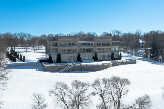 Stone Manor in Lake Geneva, WI - Building Photo - Building Photo