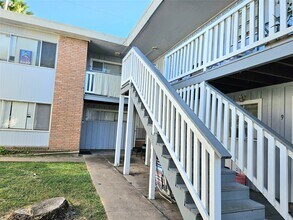 1109 Broadway Avenue J in Galveston, TX - Building Photo - Building Photo