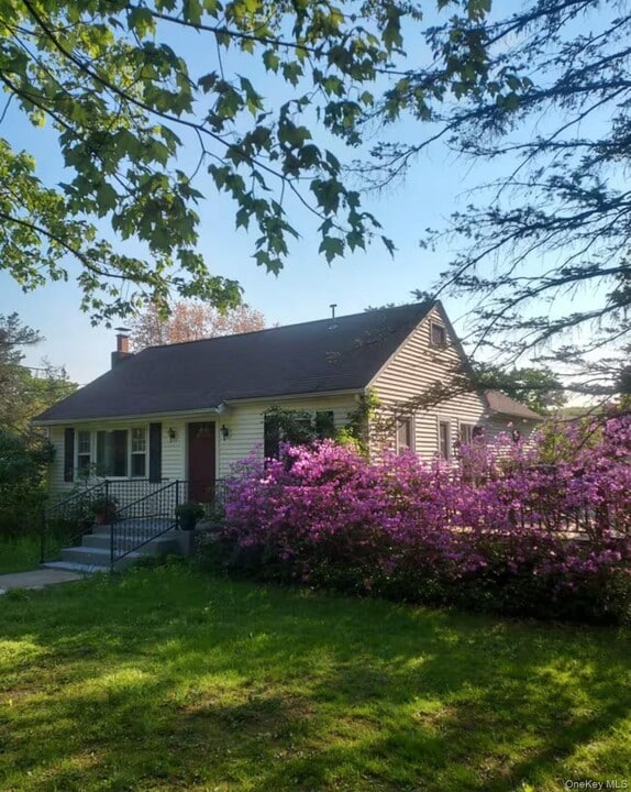 3 Orchard Ln in Cold Spring, NY - Building Photo