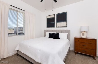 100 E Warm Springs Rd in Henderson, NV - Building Photo - Building Photo