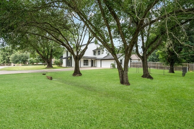 9645 Twin Shores Dr in Willis, TX - Building Photo - Building Photo
