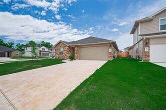 1726 Battisti Dr in Richmond, TX - Foto de edificio - Building Photo