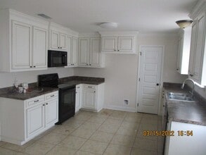 211 Robertson Dr in Leesburg, GA - Building Photo - Building Photo