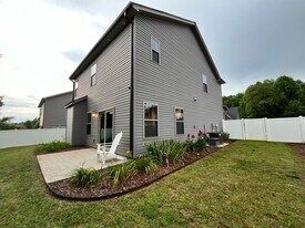 8 Boyden Dr in Piedmont, SC - Building Photo