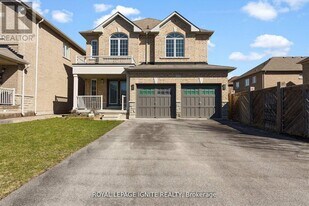 134 Gardiner Dr in Bradford West Gwillimbury, ON - Building Photo