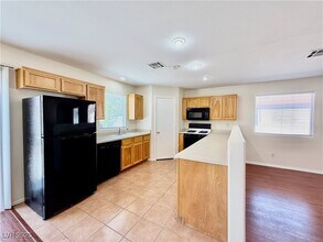 4912 River Splash Ave in Las Vegas, NV - Building Photo - Building Photo