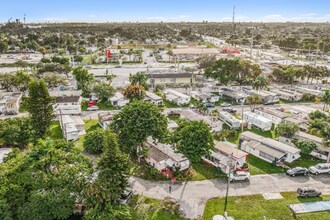4732 SW 46th Ln in Davie, FL - Building Photo - Building Photo
