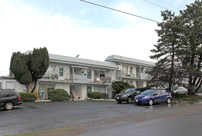 Royal Oaks in Des Moines, WA - Building Photo - Building Photo