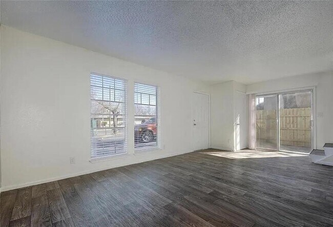 1915 Hearthstone Dr in Austin, TX - Building Photo - Building Photo