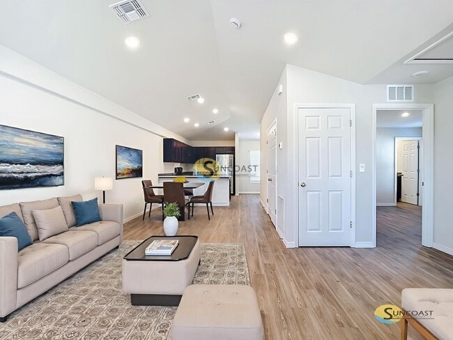 2014 Dorion St in Port Charlotte, FL - Foto de edificio - Building Photo