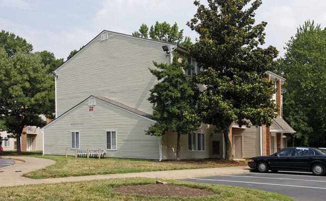 Foxwood in Richmond, VA - Foto de edificio - Building Photo