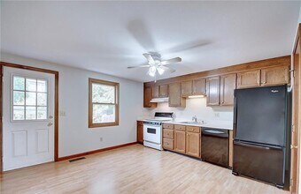 13 Allspice Ln, Unit 13 in Glastonbury, CT - Foto de edificio - Building Photo