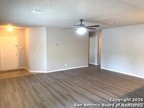 7322 Huntwood Cir in San Antonio, TX - Building Photo - Building Photo