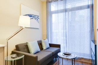 219 Adelaide St W in Toronto, ON - Building Photo - Building Photo