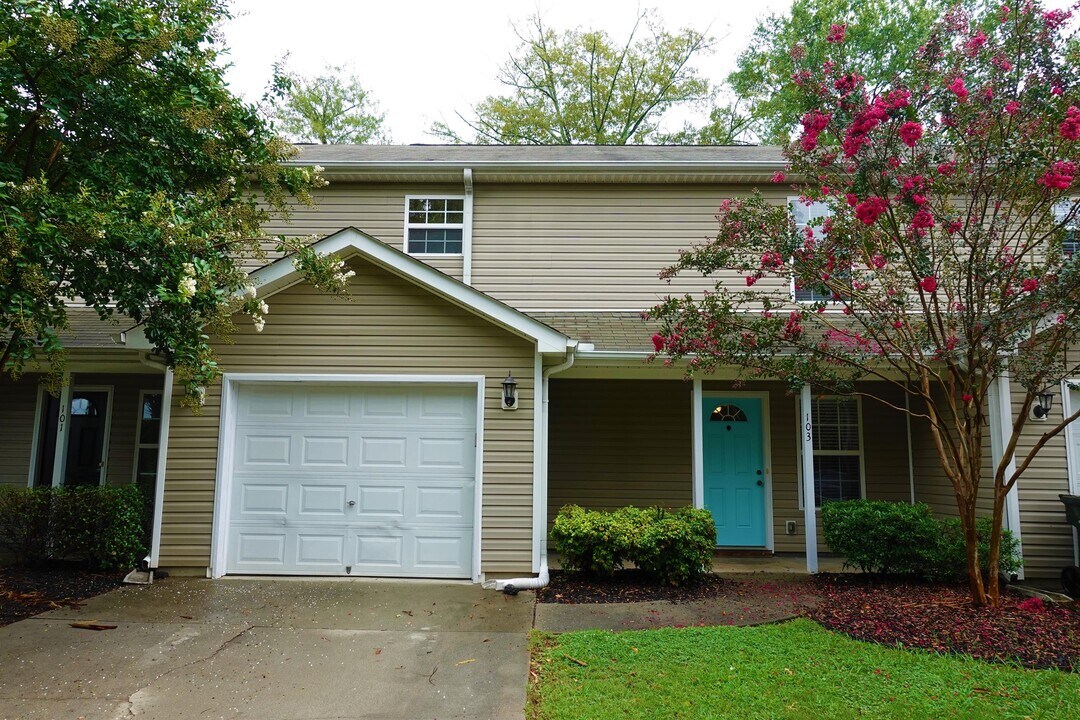 103 Middlehouse Way in Greer, SC - Building Photo