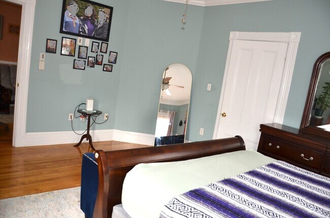 5 Charles St, Unit 2 in Wakefield, MA - Building Photo - Building Photo