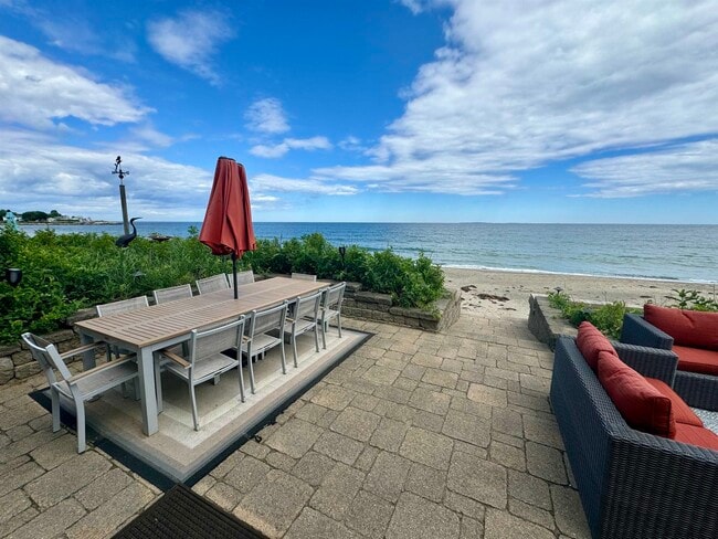 1138 Ocean Blvd in Rye, NH - Foto de edificio - Building Photo