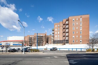 The Elmwood in Elmhurst, NY - Foto de edificio - Building Photo