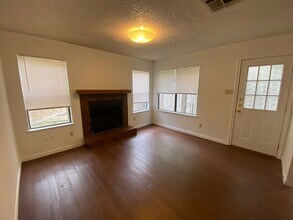 8704 Schick Rd in Austin, TX - Building Photo - Building Photo