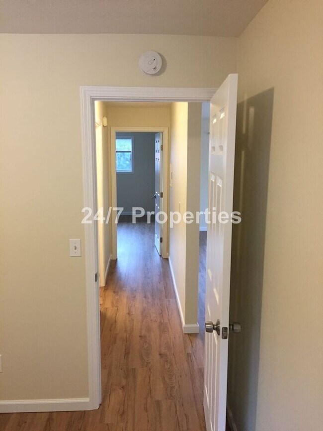 1315 NE 181st Ave-Unit -1 in Portland, OR - Foto de edificio - Building Photo