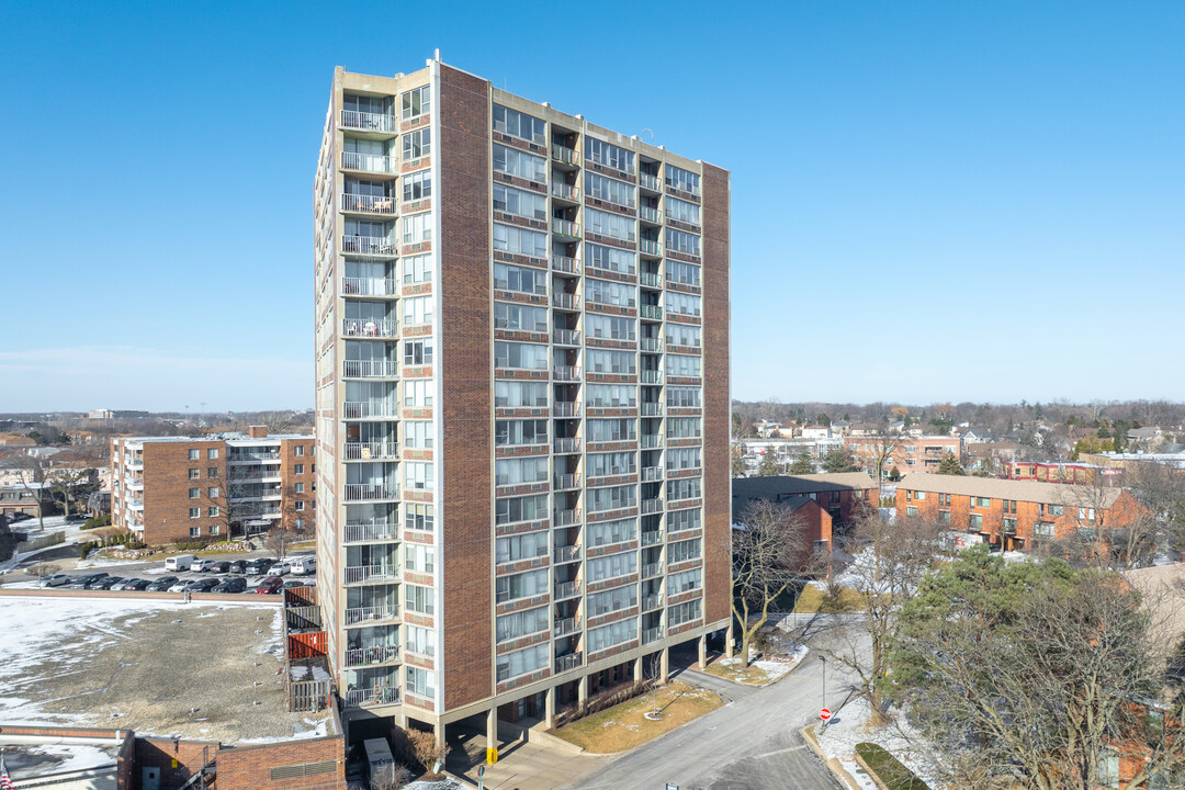 Towers of Triumvera in Glenview, IL - Building Photo