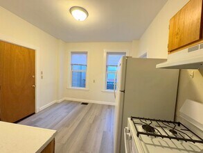 250 Beacon St, Unit 1R in Somerville, MA - Building Photo - Building Photo