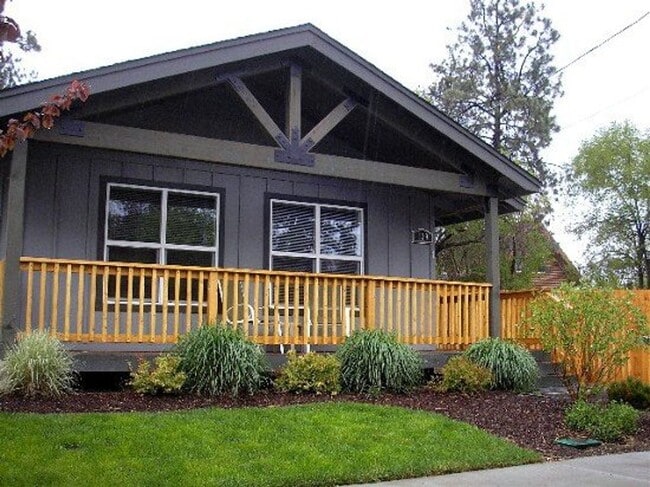 139 SE Heyburn St in Bend, OR - Building Photo - Building Photo