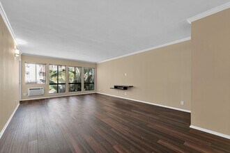 837 N W Knoll Dr in West Hollywood, CA - Building Photo - Building Photo