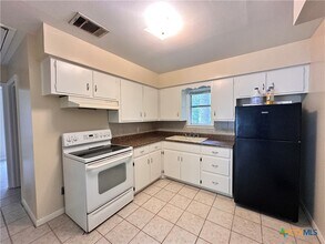 202 Oak Ridge Dr in San Marcos, TX - Building Photo - Building Photo