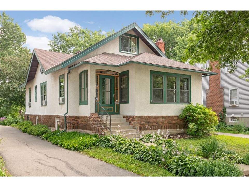 1094 16th Ave SE in Minneapolis, MN - Foto de edificio
