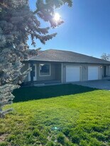 405 Valleyview Ave in Selah, WA - Building Photo