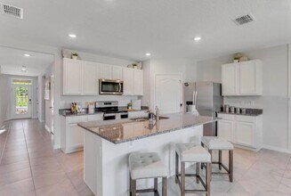 11148 Amber Ridge Dr in Zellwood, FL - Foto de edificio - Building Photo