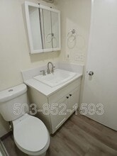 20125 SW Tualatin Valley Hwy in Beaverton, OR - Building Photo - Building Photo