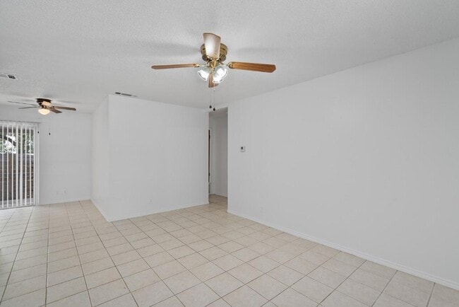 6800 Mini Cir in Austin, TX - Building Photo - Building Photo