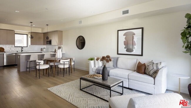 3849 Don Tomaso Dr in Los Angeles, CA - Building Photo - Building Photo