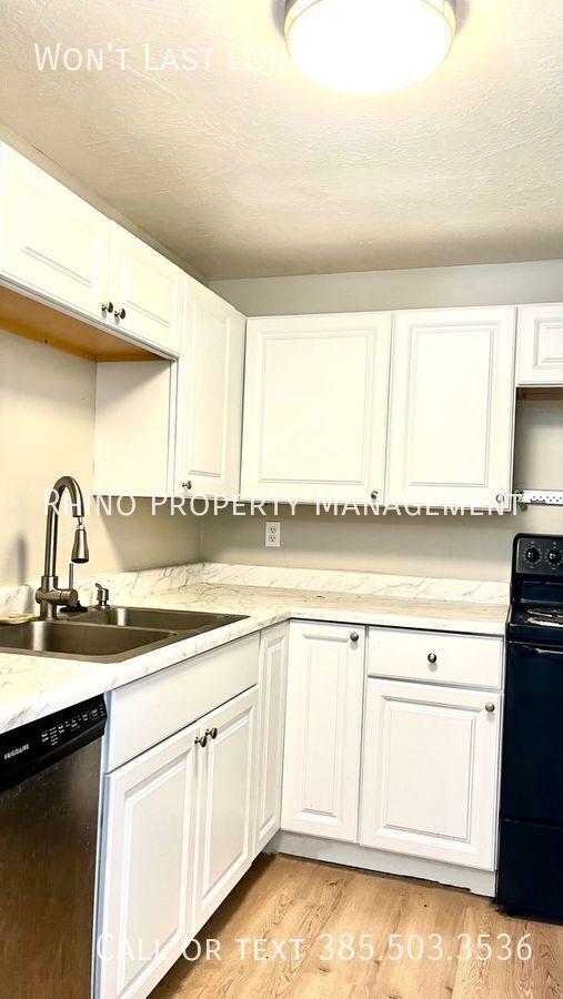property at 4664 S Arlington Park Dr