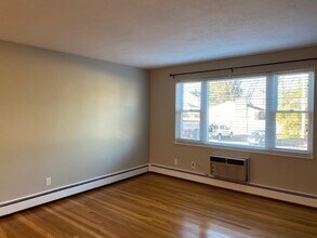 32 Whitman Rd in Waltham, MA - Building Photo - Building Photo