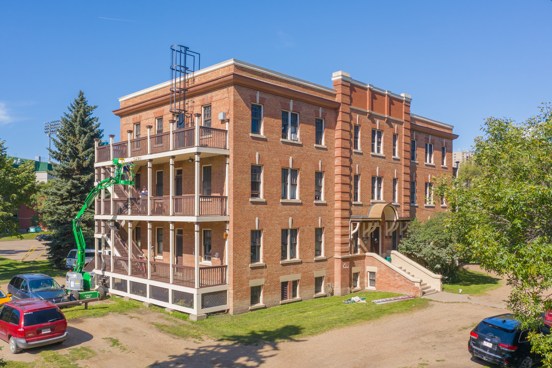 9540 101 St in Edmonton, AB - Building Photo