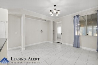 19317 Ackerman Ave in Santa Clarita, CA - Building Photo - Building Photo