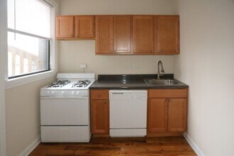 3728 N Pine Grove Ave in Chicago, IL - Building Photo - Building Photo