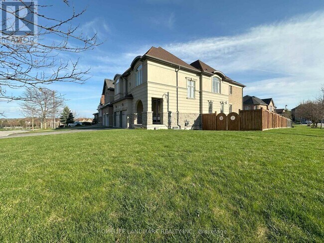 207 Hunting Ridges Dr in Richmond Hill, ON - Building Photo - Building Photo